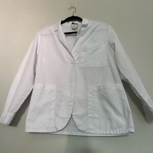 WHITE LAB COAT